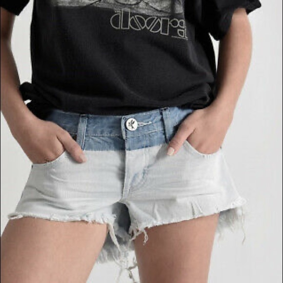 One Teaspoon Pants - NWT One Teaspoon Bonitas Brando Shorts | Size 28